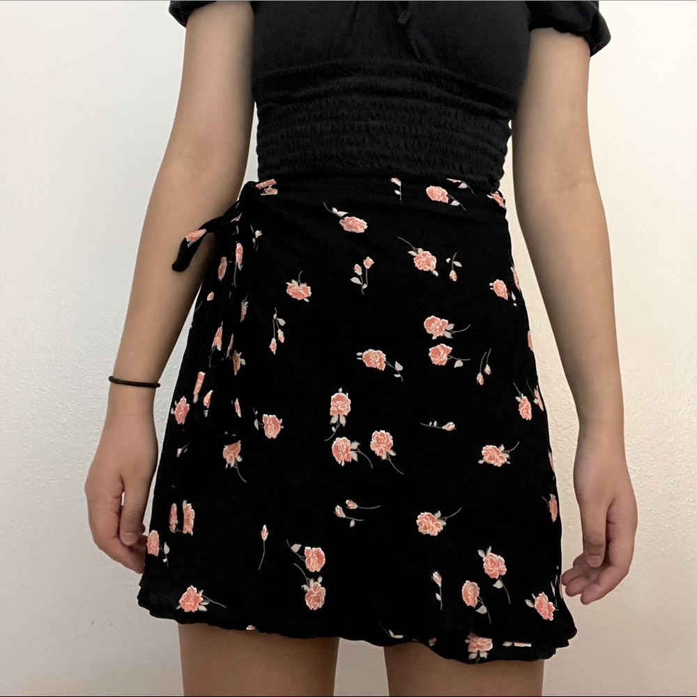 Brandy Melville Genevieve Skirt